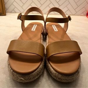 Saks fifth avenue tan leather espadrille platform sandals size 10